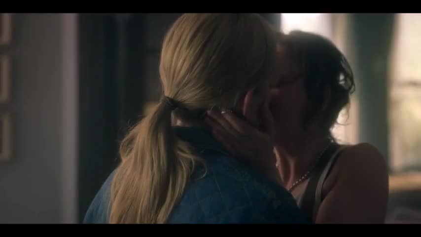 [kissing]