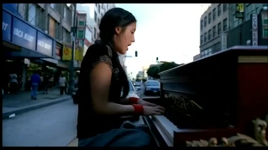 Vanessa Carlton - a Thousand Miles правда ли что ехала на пианино. Carlton a thousand miles