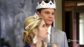 - What? - Your crown.